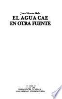 El agua cae en otra fuente