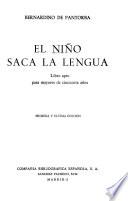 El niño saca la lengua